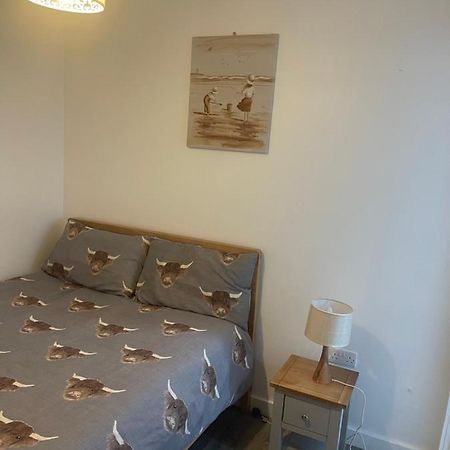 2 Bed Flat Right In Centre Of Portrush Town Apartment Exterior photo