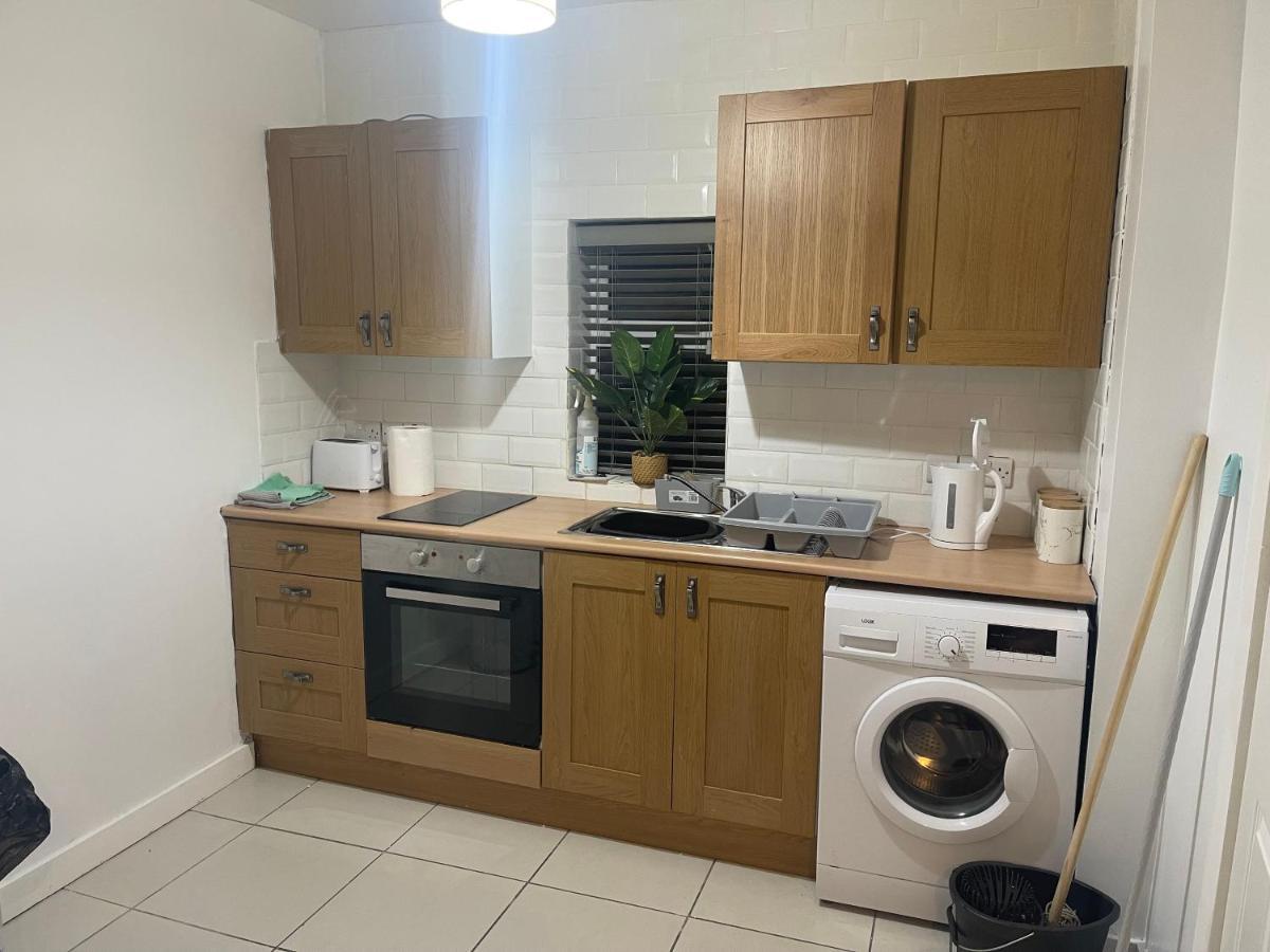 2 Bed Flat Right In Centre Of Portrush Town Apartment Exterior photo
