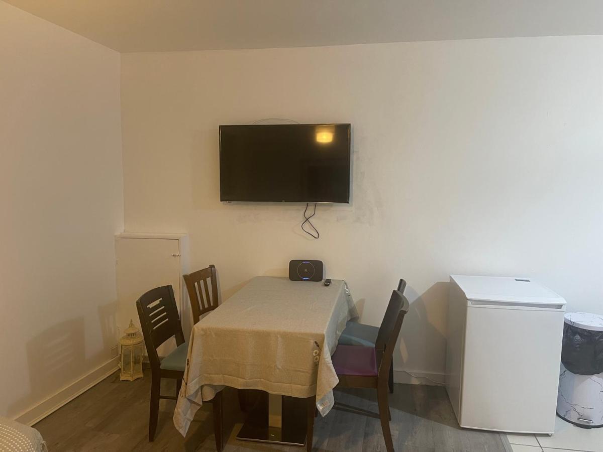 2 Bed Flat Right In Centre Of Portrush Town Apartment Exterior photo